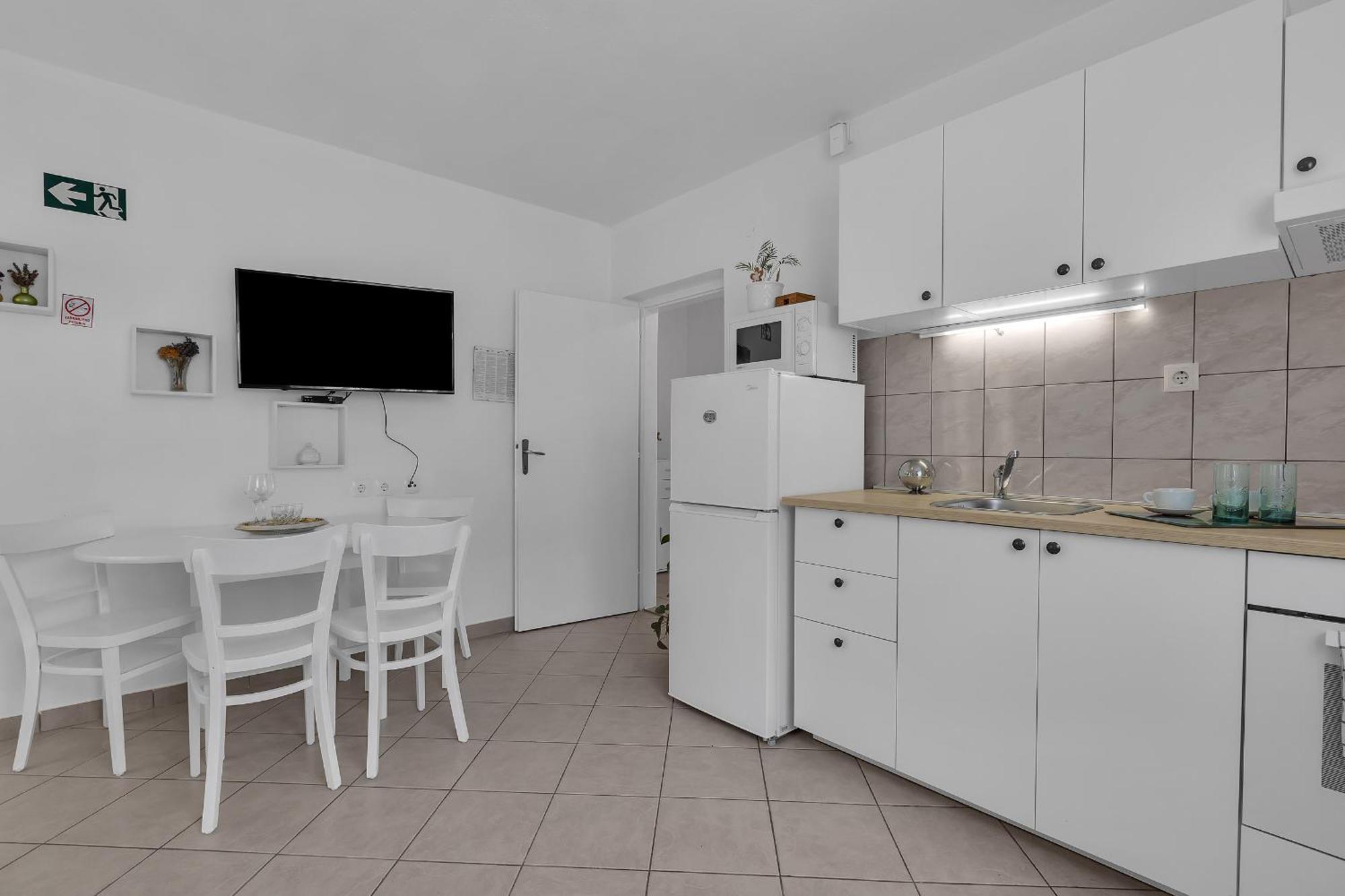Apartment And Rooms Mila Makarska Exterior foto