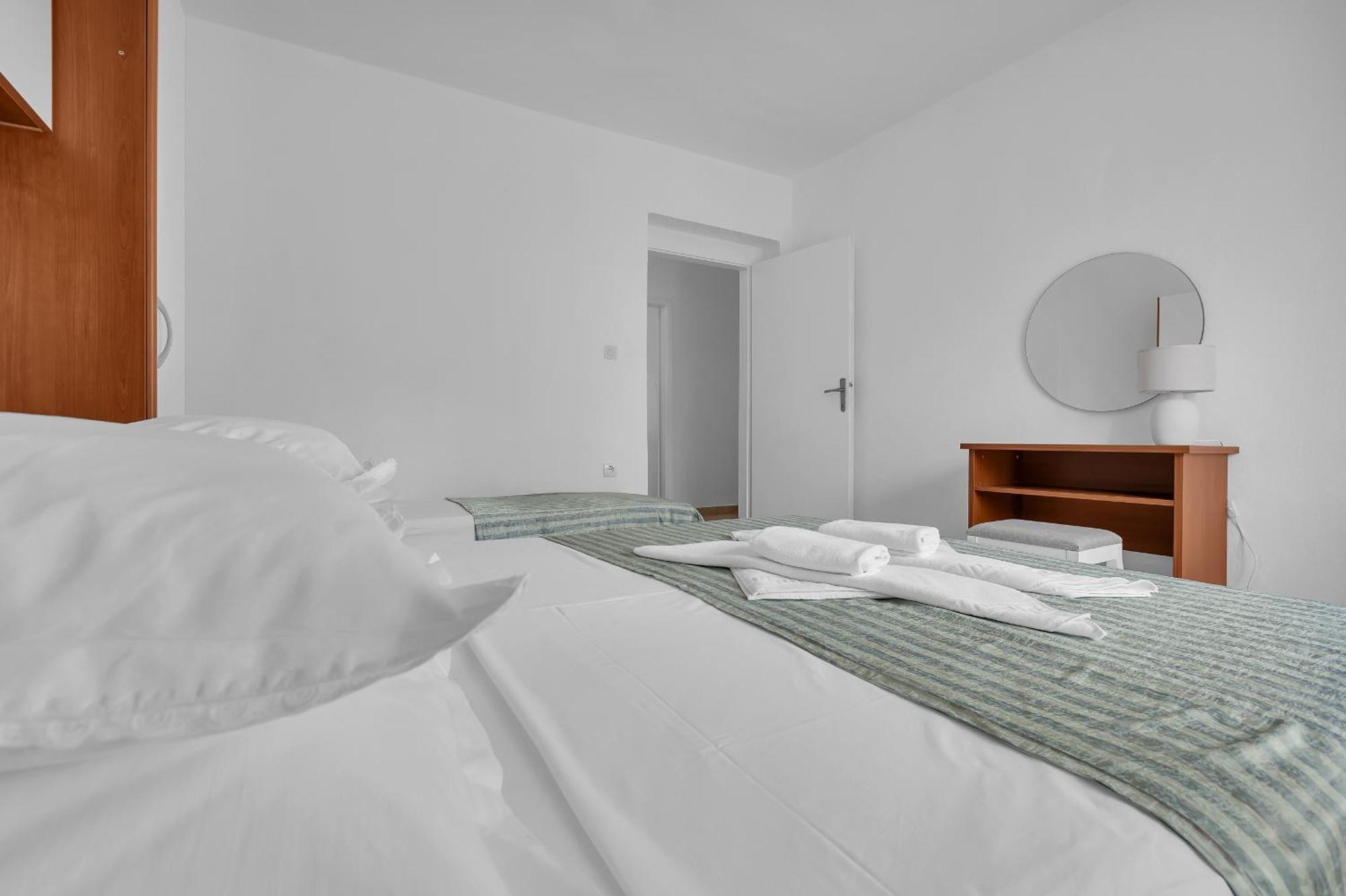 Apartment And Rooms Mila Makarska Exterior foto